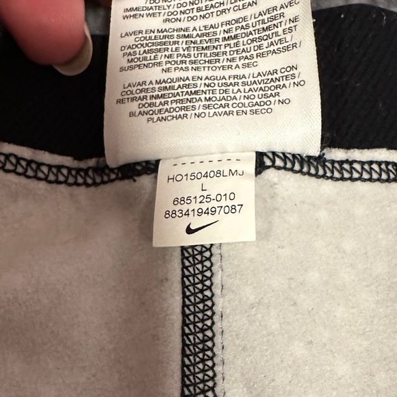 Nike Women’s Black and White Dotted Leggings. Fleece lined for running. EUC - Picture 11 of 12